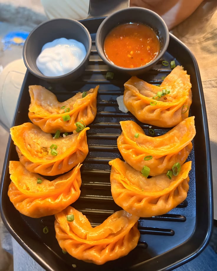 Paneer tikka momos 
